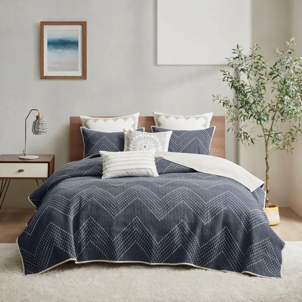 CN Hong Kong 3 Piece Embroidered Cotton Quilt Set Bundle