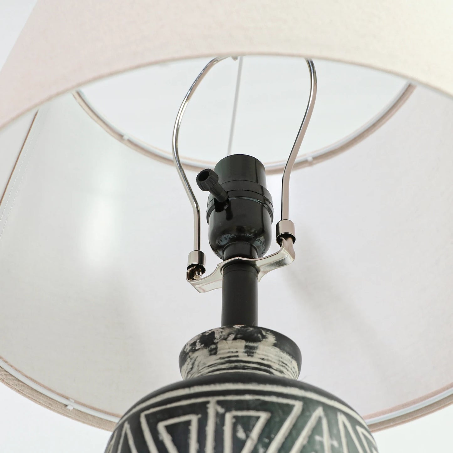STANBOW Carved Geometric Ceramic Table Lamp Linen Shade