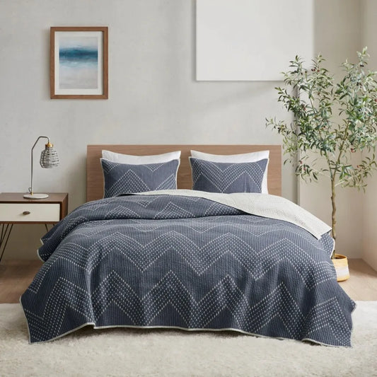 CN Hong Kong 3 Piece Embroidered Cotton Quilt Set Bundle