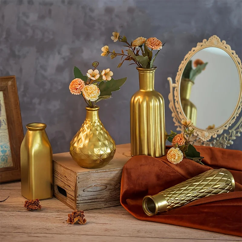 Warm Welcome Decor Cylindrical Glass Vase With Gilded Finish